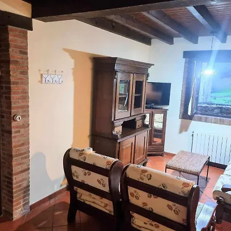 Casa Hortensias Naguar * Villanueva (Asturias)